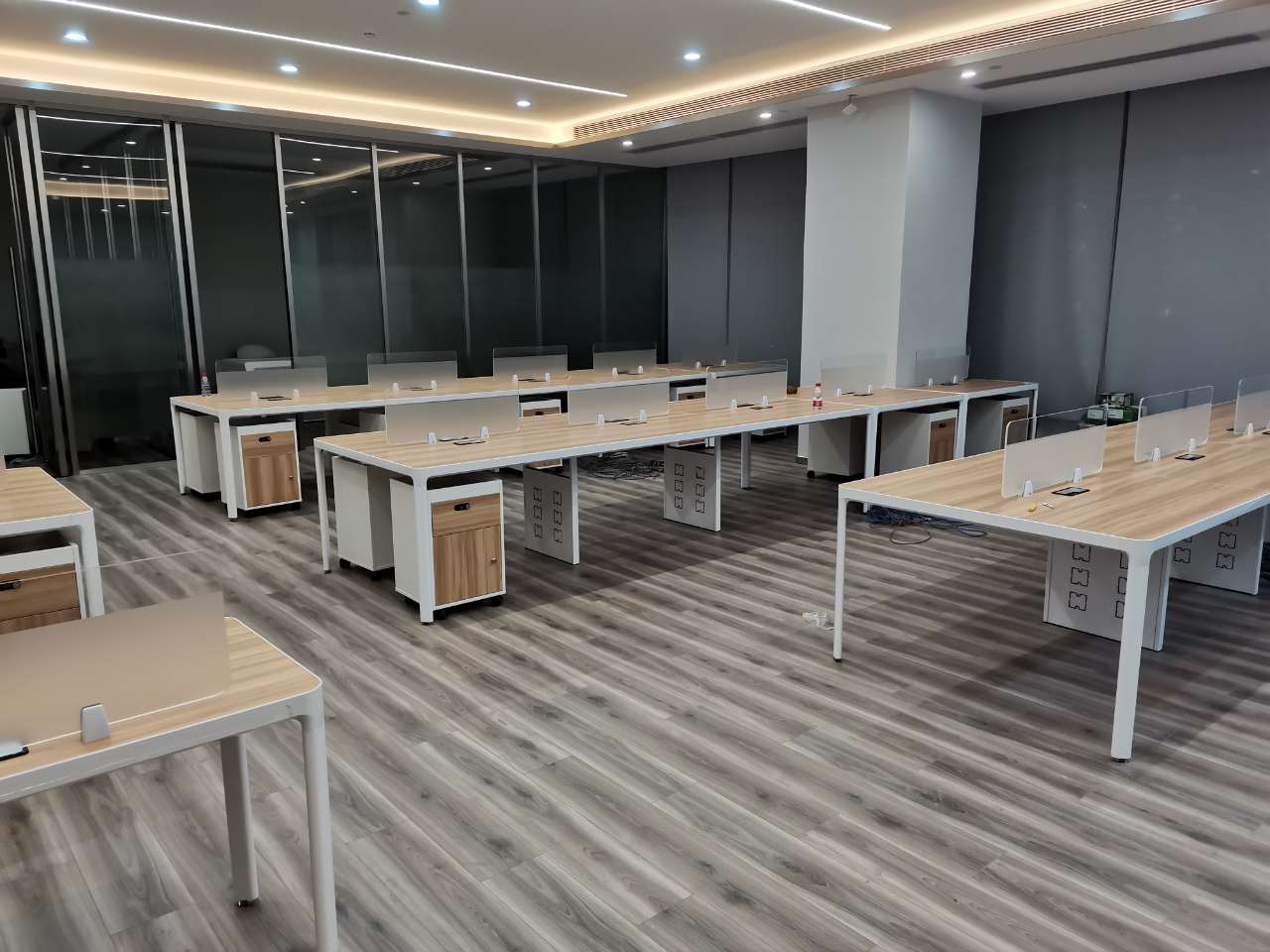 企業(yè)做板式辦公家具有哪些好處？